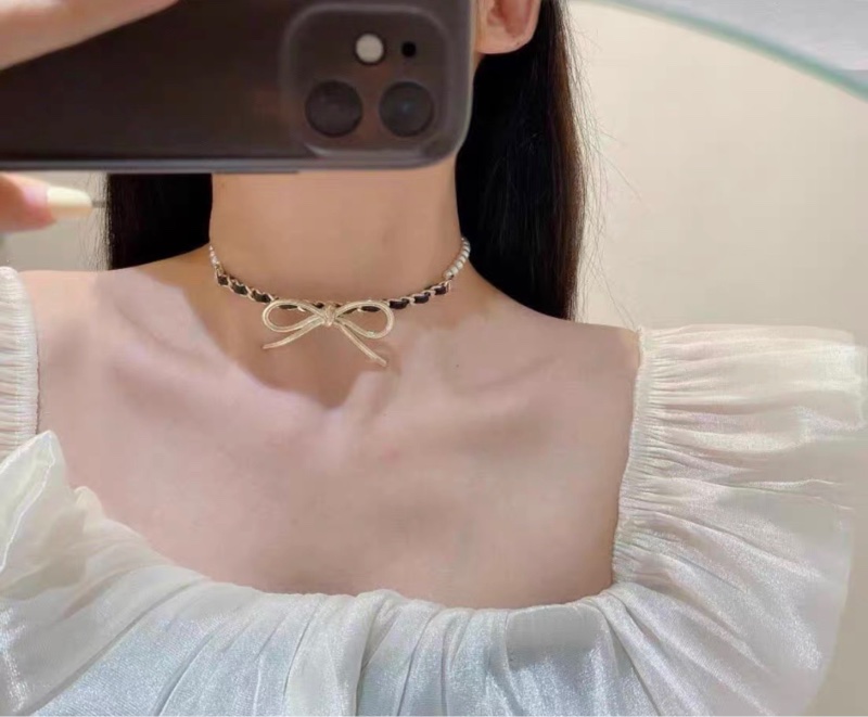 【99.9新✨ 全網最低價！】稀有 CHANEL 香奈兒 22年款 金屬蝴蝶結珍珠拼接 choker 項鍊（原價$12000港幣）-2