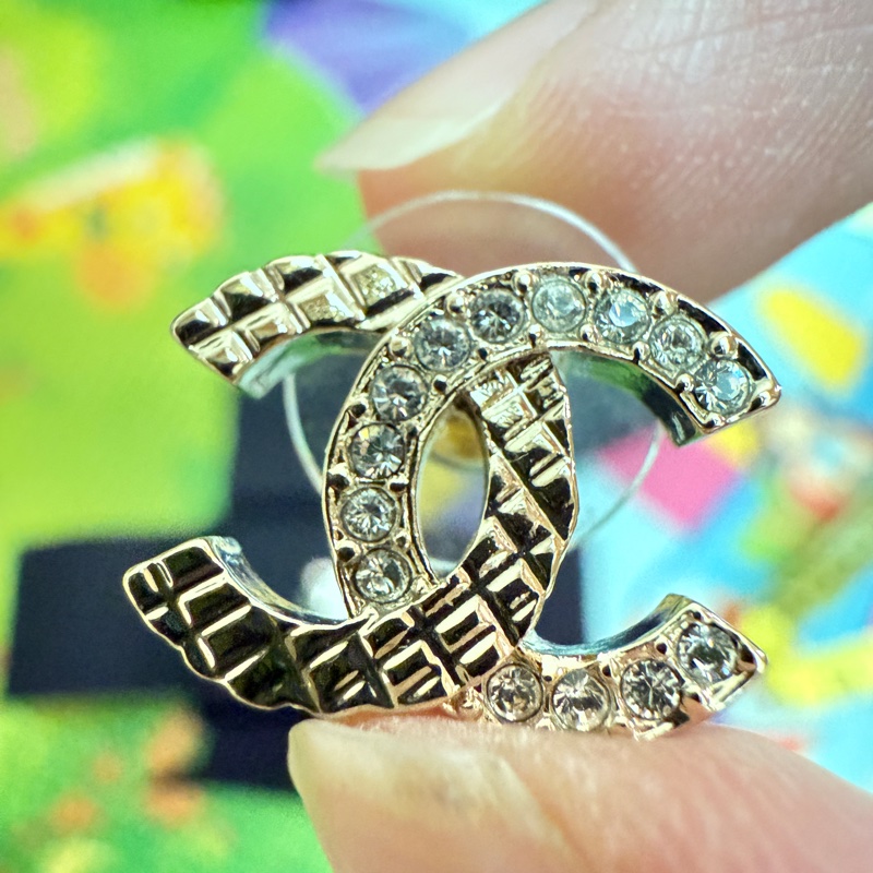 香奈兒。coco 菱格紋雙c小耳環。-3