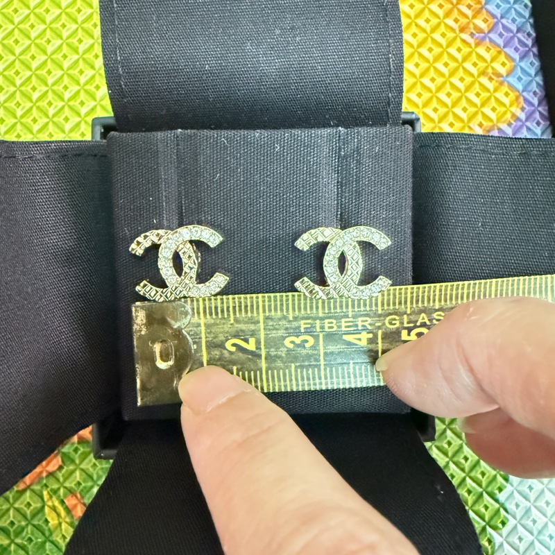 香奈兒。coco 菱格紋雙c小耳環。-4