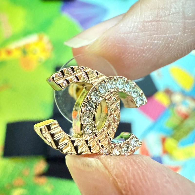 香奈兒。coco 菱格紋雙c小耳環。-8