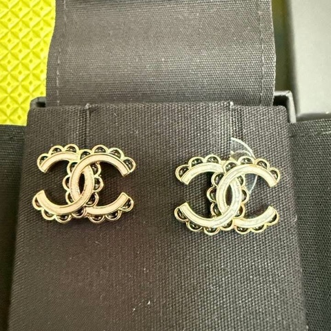 香奈兒。Chanel。24B法式滾邊雙C耳環