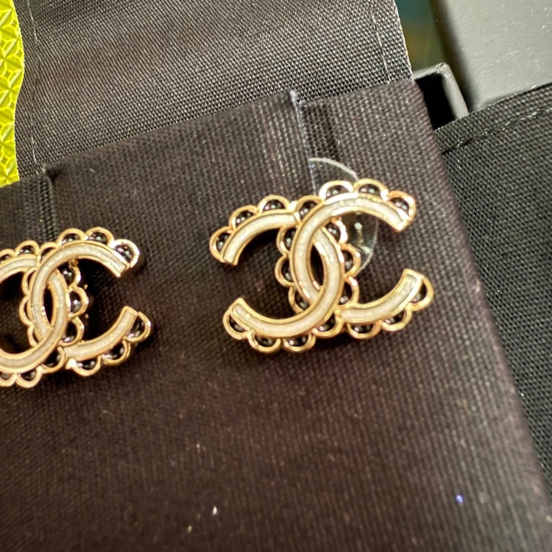 香奈兒。Chanel。24B法式滾邊雙C耳環-3