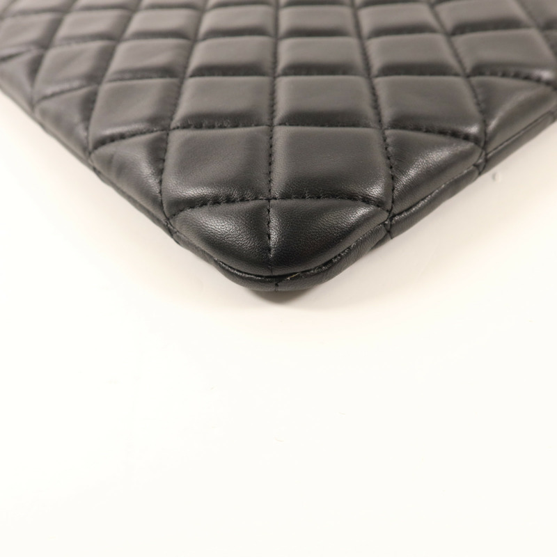 CHANEL 羊皮皮革Pouch金扣小袋-11