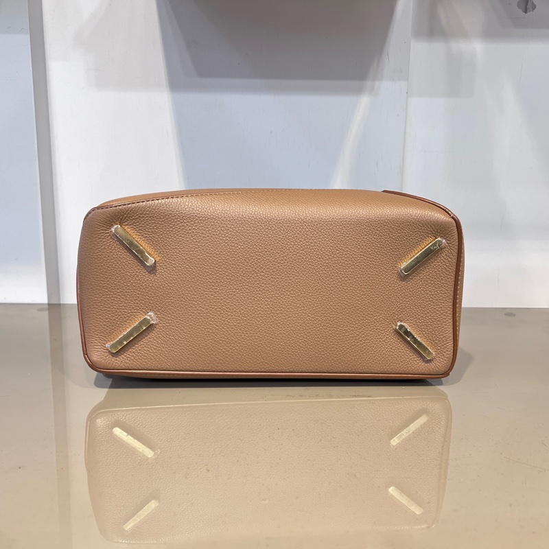 Loewe沙色粒面牛皮金釦中號Puzzle Edge手提肩斜背包-2