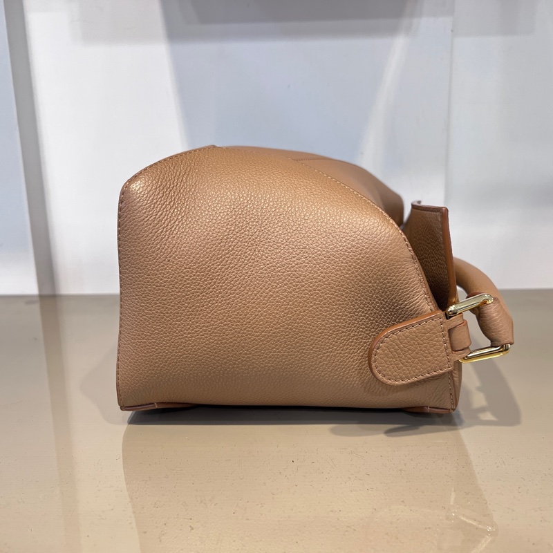 Loewe沙色粒面牛皮金釦中號Puzzle Edge手提肩斜背包-3