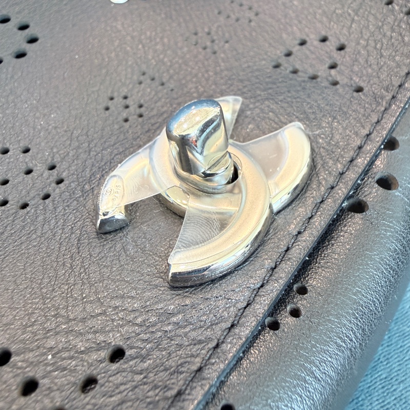 Chanel✨黑銀鏤空鏈條包斜背包腰包子母包 台灣購證-3