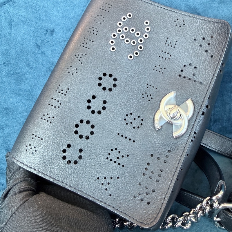 Chanel✨黑銀鏤空鏈條包斜背包腰包子母包 台灣購證-30