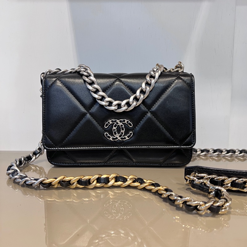 Chanel 黑羊皮大菱格紋19WOC霧銀釦3色鏈手提斜背包-0