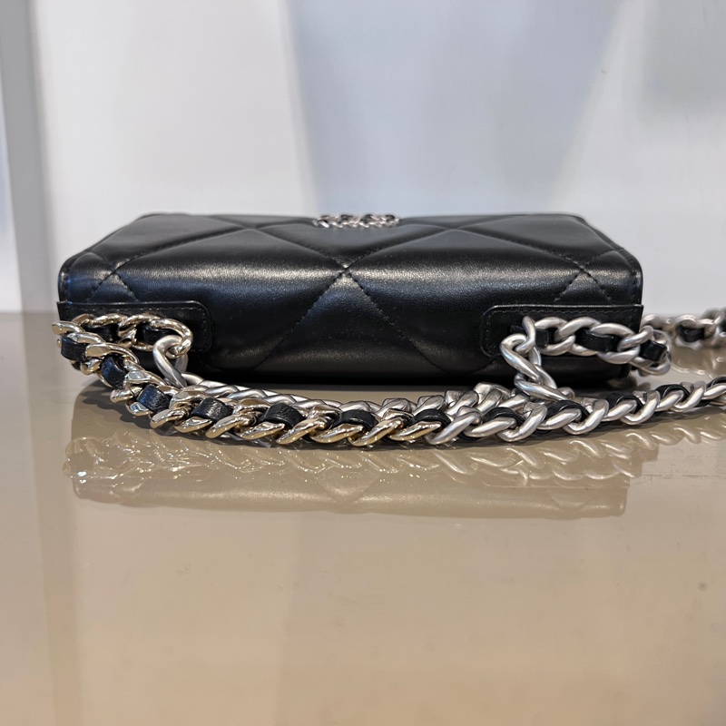 Chanel 黑羊皮大菱格紋19WOC霧銀釦3色鏈手提斜背包-4