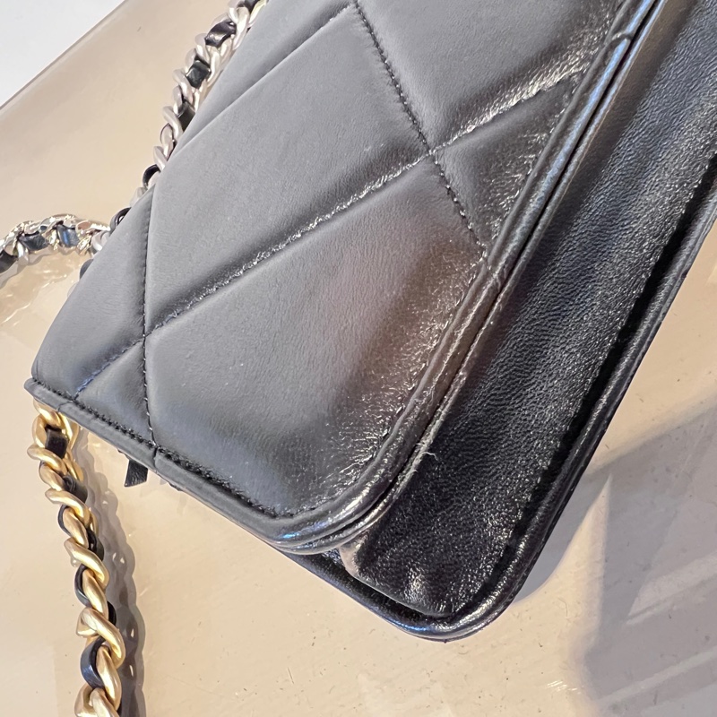 Chanel 黑羊皮大菱格紋19WOC霧銀釦3色鏈手提斜背包-9