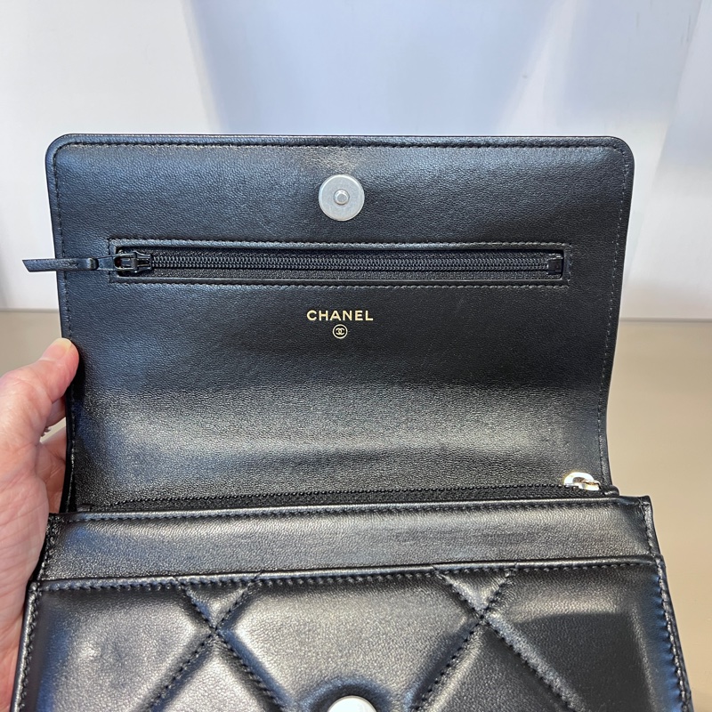 Chanel 黑羊皮大菱格紋19WOC霧銀釦3色鏈手提斜背包-20