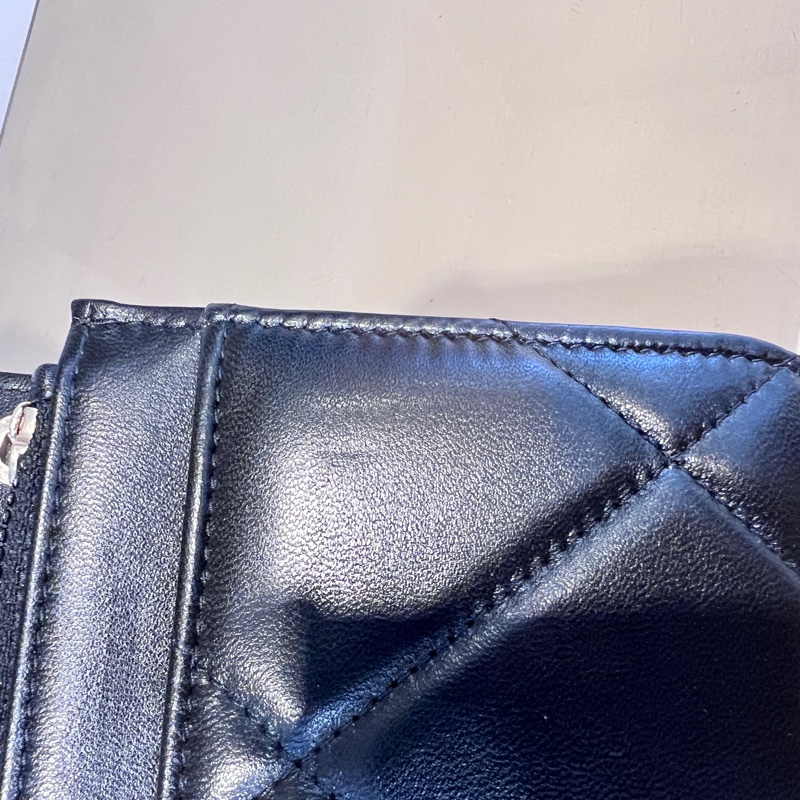 Chanel 黑羊皮大菱格紋19WOC霧銀釦3色鏈手提斜背包-22