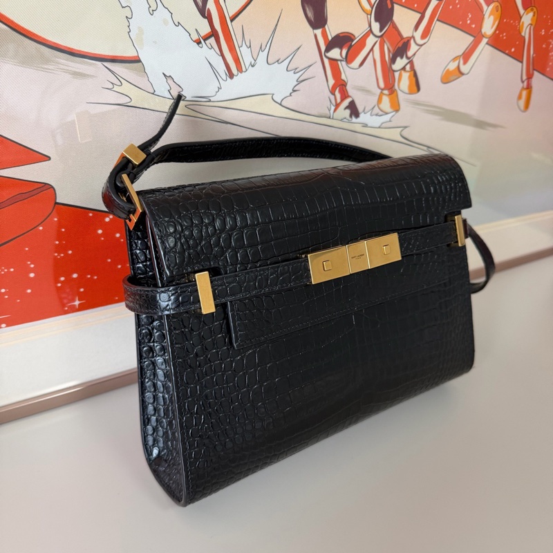 YSL 曼哈頓鰐魚壓紋牛皮黑金 小號 尺寸約24×18×6cm 附件:肩帶 防塵袋-2