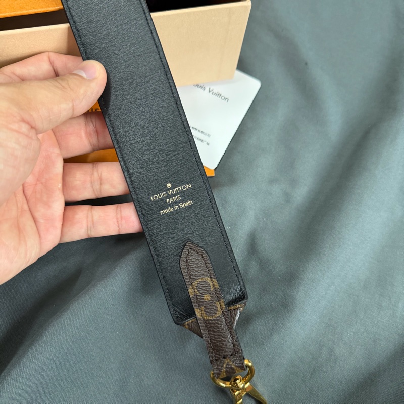 Lv老花黑色肩帶 (J02288)-5