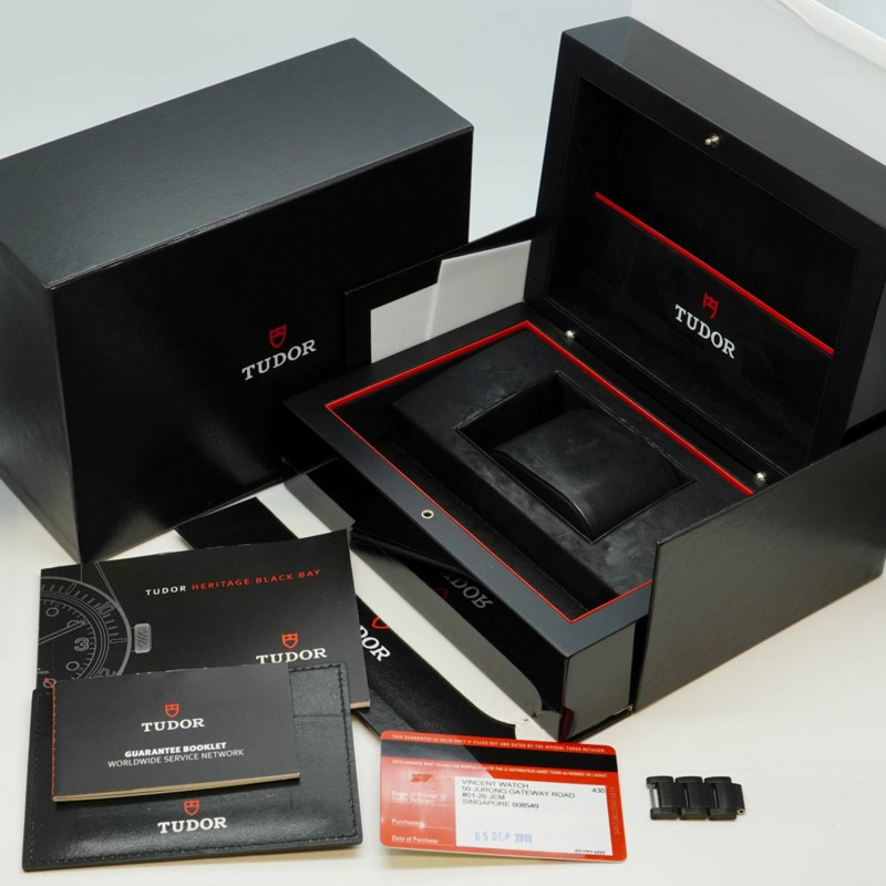 帝舵碧灣系列深色錶盤男士腕錶 79230DK-1