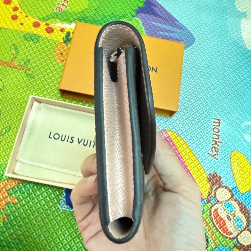 ：LV老花櫻花粉對夾、零錢包-5