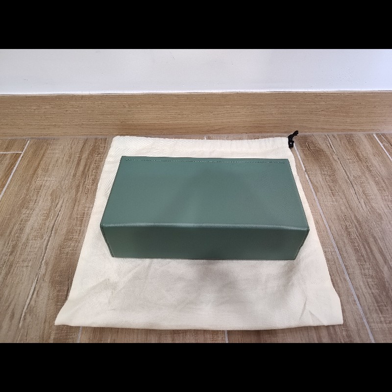 FENDI  芬迪 7VA565  莫藍迪綠色 FF LOGO Baguette Soft Trunk 壓花牛皮  硬殼硬箱軟箱 貝貴提斜背包肩背包手提包 全新-8