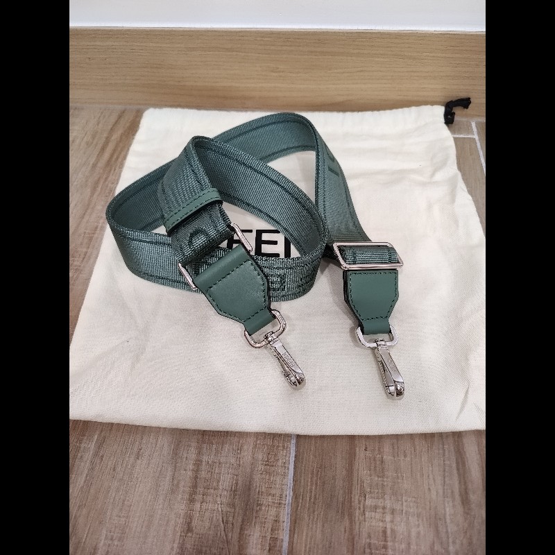 FENDI  芬迪 7VA565  莫藍迪綠色 FF LOGO Baguette Soft Trunk 壓花牛皮  硬殼硬箱軟箱 貝貴提斜背包肩背包手提包 全新-19