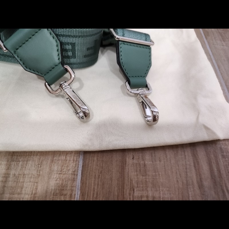 FENDI  芬迪 7VA565  莫藍迪綠色 FF LOGO Baguette Soft Trunk 壓花牛皮  硬殼硬箱軟箱 貝貴提斜背包肩背包手提包 全新-20