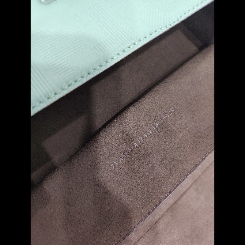 FENDI  芬迪 7VA565  莫藍迪綠色 FF LOGO Baguette Soft Trunk 壓花牛皮  硬殼硬箱軟箱 貝貴提斜背包肩背包手提包 全新-22