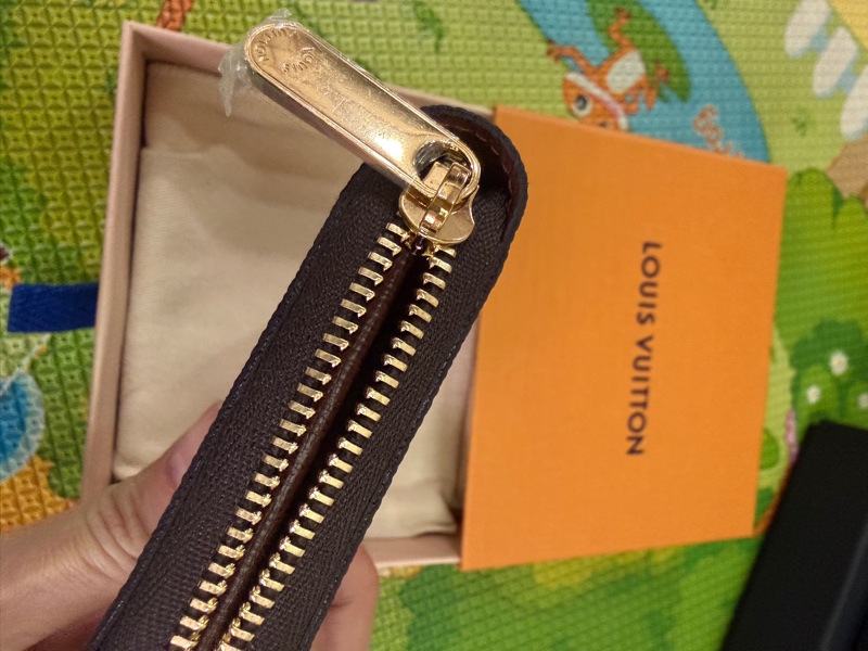 LV老花ㄇ字卡夾-3