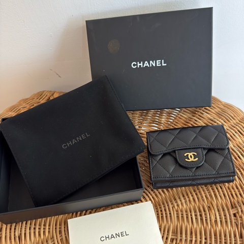 二手CHANEL黑色荔枝皮金釦小型三折短夾AP0230