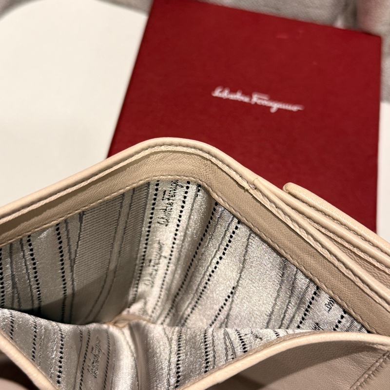 Salvatore Ferragamo 杏色短夾-6