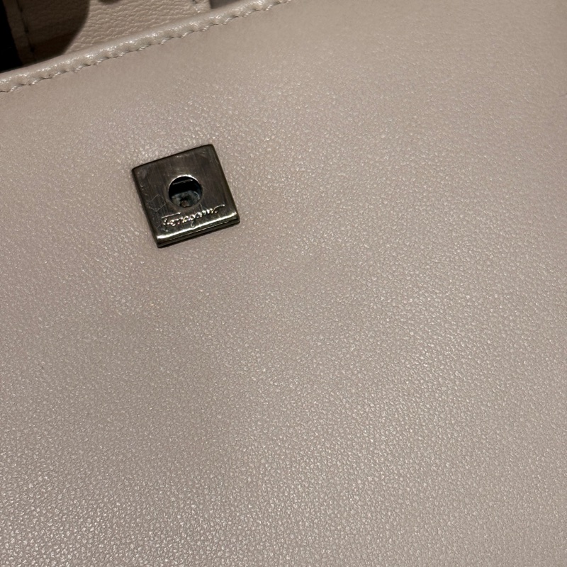 Salvatore Ferragamo 杏色短夾-8