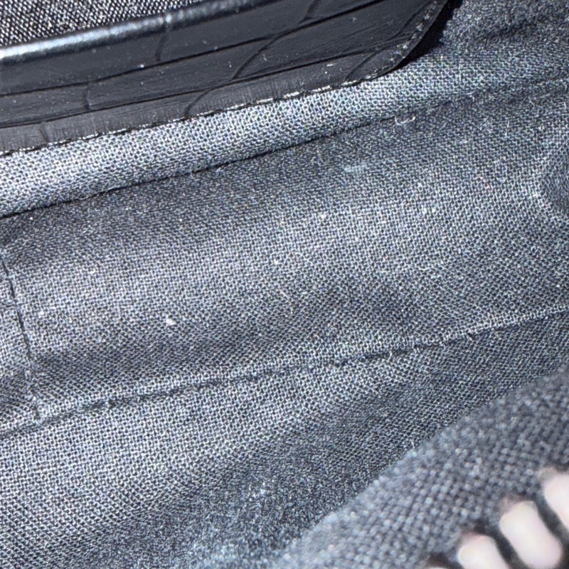 BALENCIAGA Le Cagole so black雙背帶鱷魚壓紋牛皮迷你可頌包(黑色)-8