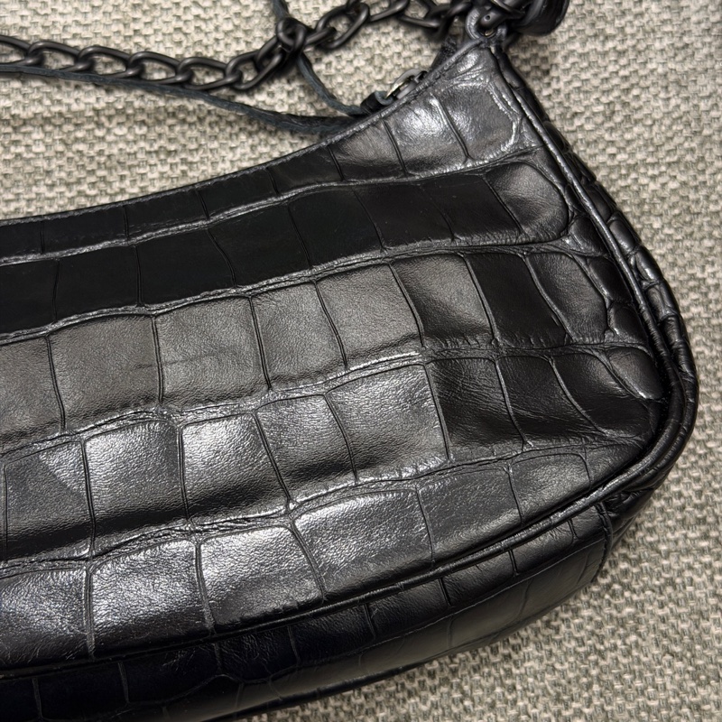 BALENCIAGA Le Cagole so black雙背帶鱷魚壓紋牛皮迷你可頌包(黑色)-22