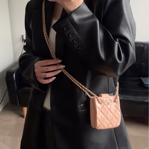 【97新 ✨ 全網最低價！】Chanel 香奈兒 22C 小廢包 淡橘粉 金扣 單肩斜挎包（下單前先詢問庫存❗️)