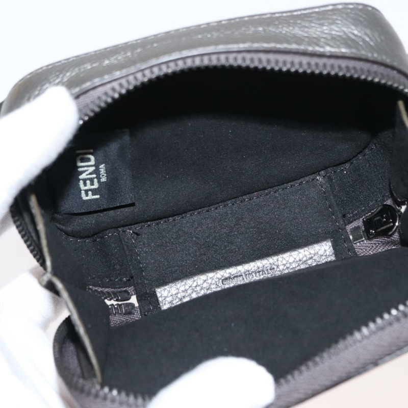 【日本直送】FENDI 銀色皮革肩背包 Auth bs30741-9