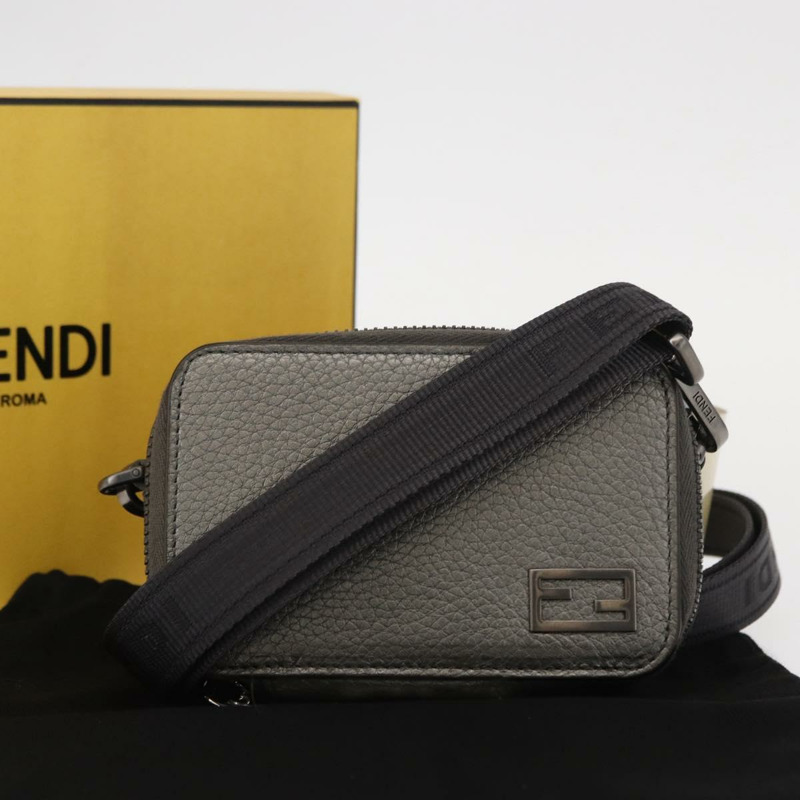 【日本直送】FENDI 銀色皮革肩背包 Auth bs30741-11
