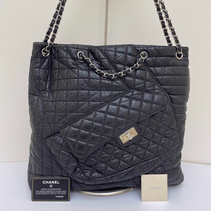 CHANEL 2.55黑銀油臘皮 多口袋機場包 13開有卡 尺寸約38*9*34。-0