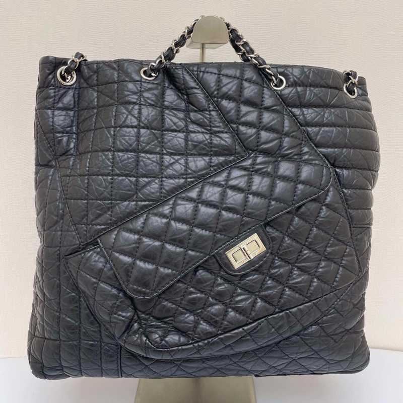 CHANEL 2.55黑銀油臘皮 多口袋機場包 13開有卡 尺寸約38*9*34。-1