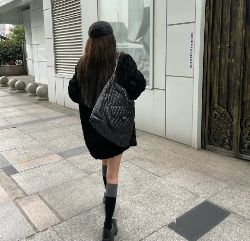 CHANEL 2.55黑銀油臘皮 多口袋機場包 13開有卡 尺寸約38*9*34。-8