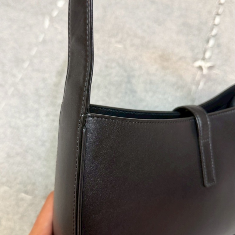 🏷️ YSL Hobo-31