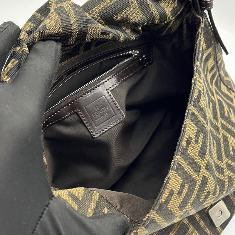 🏷️ Fendi法棍包-11
