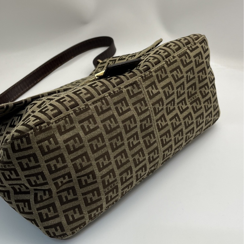 🏷️ Fendi 法棍包-5