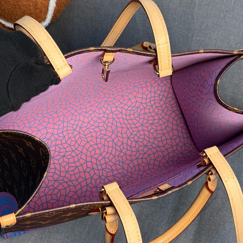 （國外購證全配）LV 草間彌生聯名款on the go中號 ✨最新晶片款-13