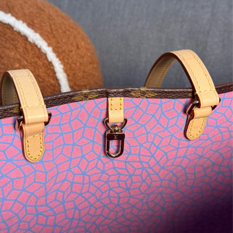 （國外購證全配）LV 草間彌生聯名款on the go中號 ✨最新晶片款-14