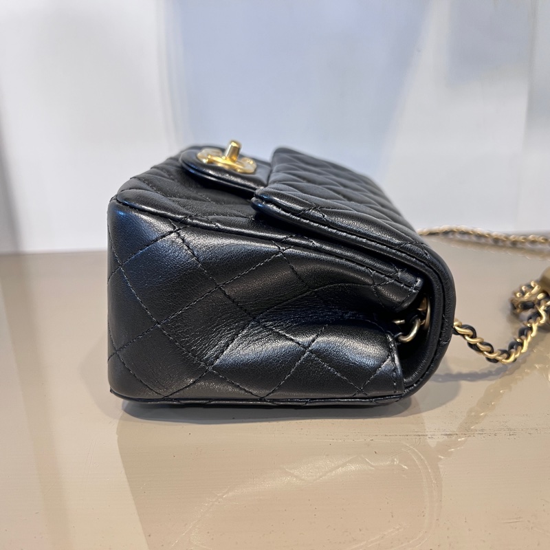 Chanel 黑羊皮菱格紋Mini Flap雙C調節金釦下蓋肩斜背口蓋包-3