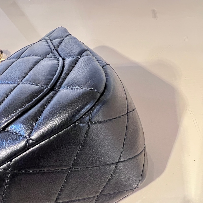 Chanel 黑羊皮菱格紋Mini Flap雙C調節金釦下蓋肩斜背口蓋包-9