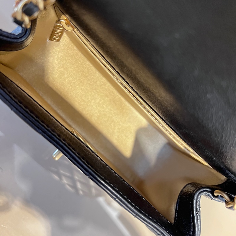 Chanel 黑羊皮菱格紋Mini Flap雙C調節金釦下蓋肩斜背口蓋包-12