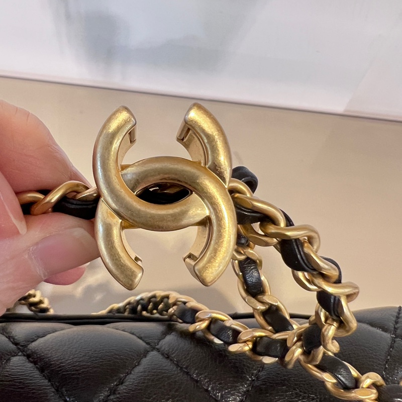 Chanel 黑羊皮菱格紋Mini Flap雙C調節金釦下蓋肩斜背口蓋包-15