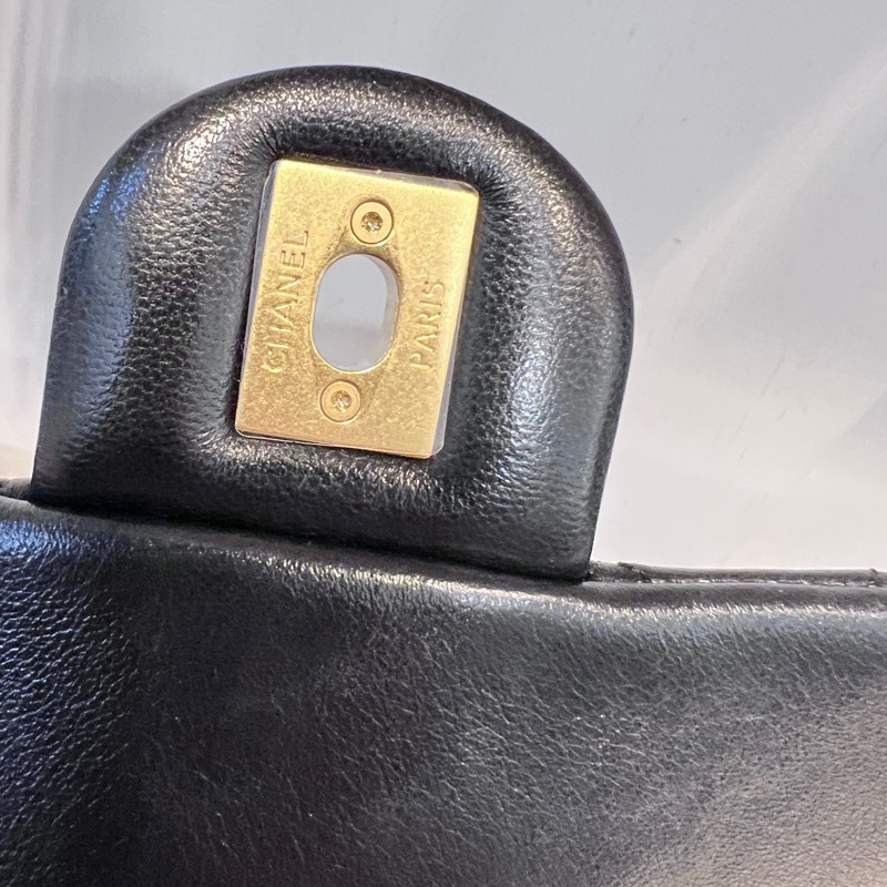 Chanel 黑羊皮菱格紋Mini Flap雙C調節金釦下蓋肩斜背口蓋包-16