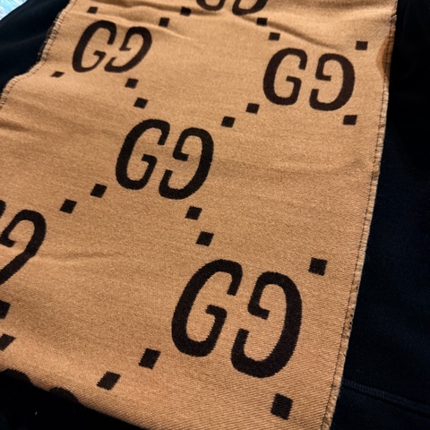 GUCCI全新雙面大G羊毛圍巾