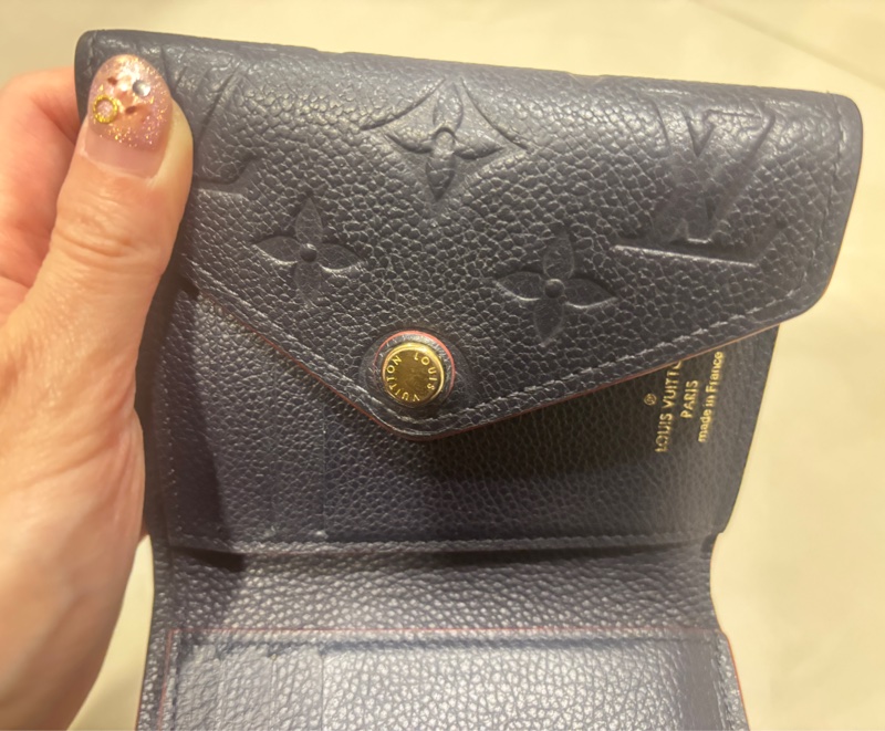 LV 海軍藍壓印三折短夾-3