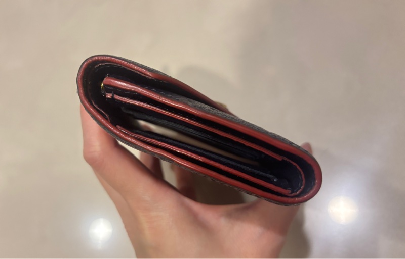 LV 海軍藍壓印三折短夾-6