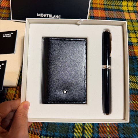 全新 Montblanc 128954:PIX 系列黑色鋼珠筆與大師傑作（大班）名片夾